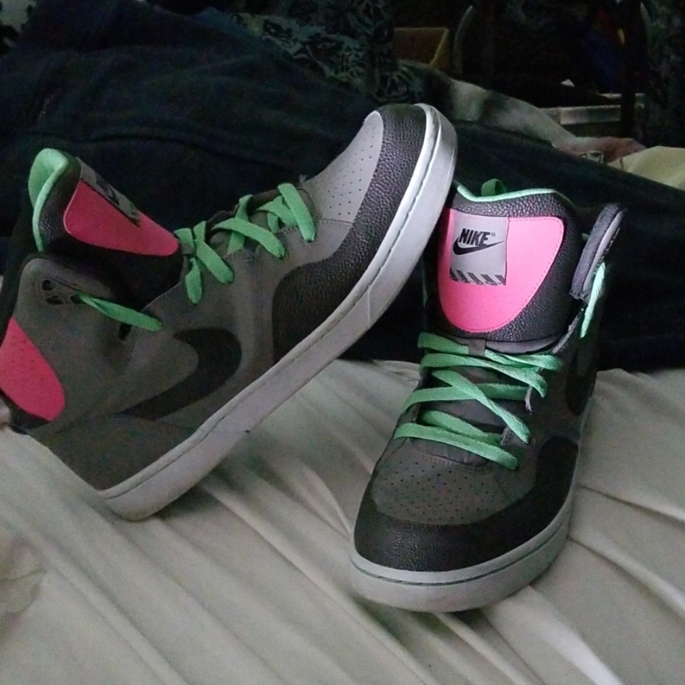 Men's  Authentic NIKE Athletic Shoes. Sz  13